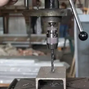 Ekspresowa dostawa Usługa wiercenia otworów w stali